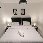 Delightful 2 Bed Ground Floor East London Home By Rebby Properties Sleeps 4 Near Canning Town Station