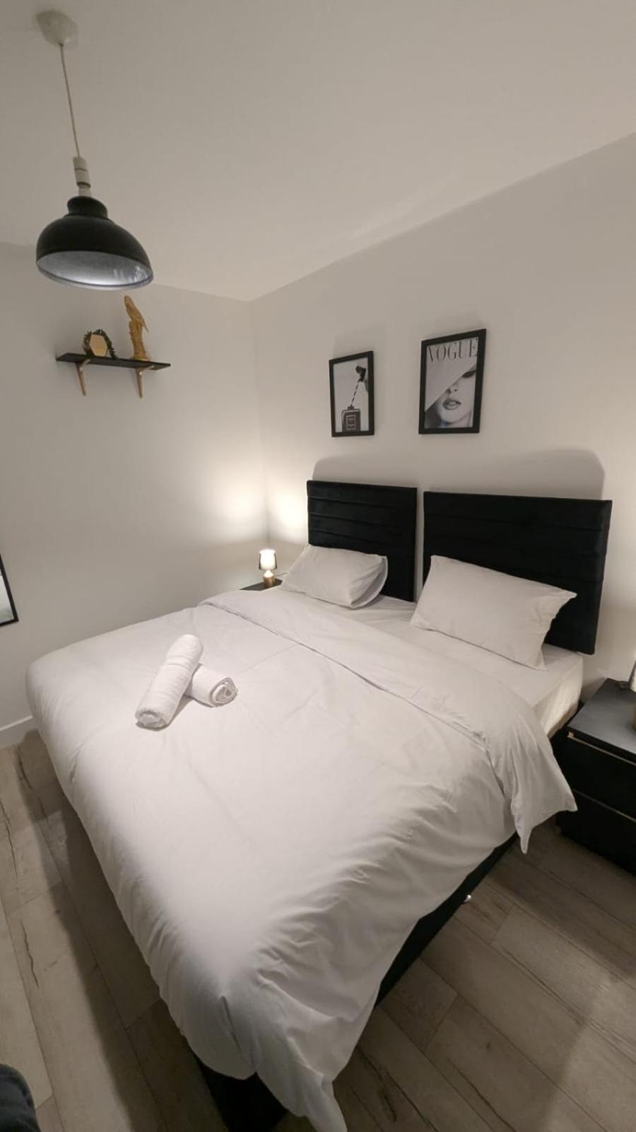 Delightful 2 Bed Ground Floor East By Rebby Sleeps 4 Near Canning Town Station * Londra