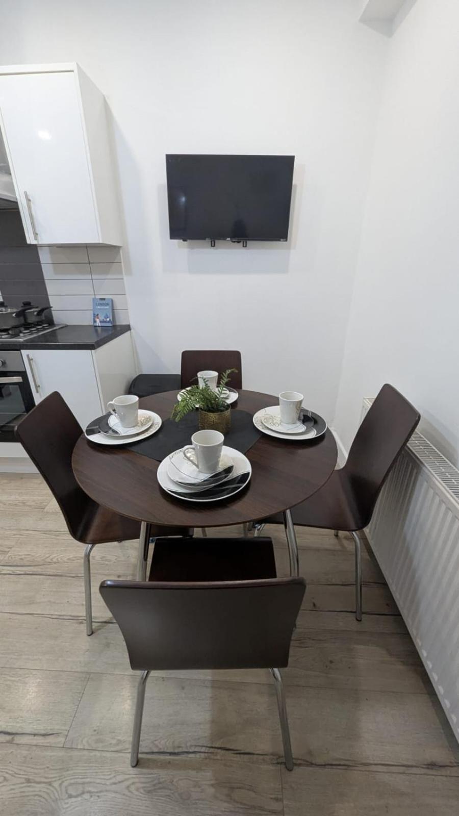 Delightful 2 Bed Ground Floor East By Rebby Sleeps 4 Near Canning Town Station