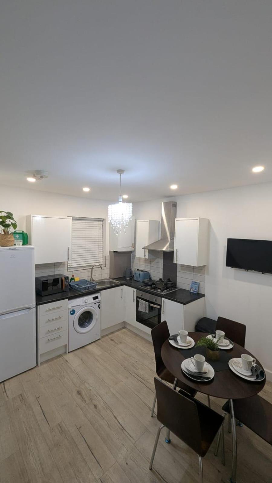 Delightful 2 Bed Ground Floor East By Rebby Sleeps 4 Near Canning Town Station Appartamento Londra