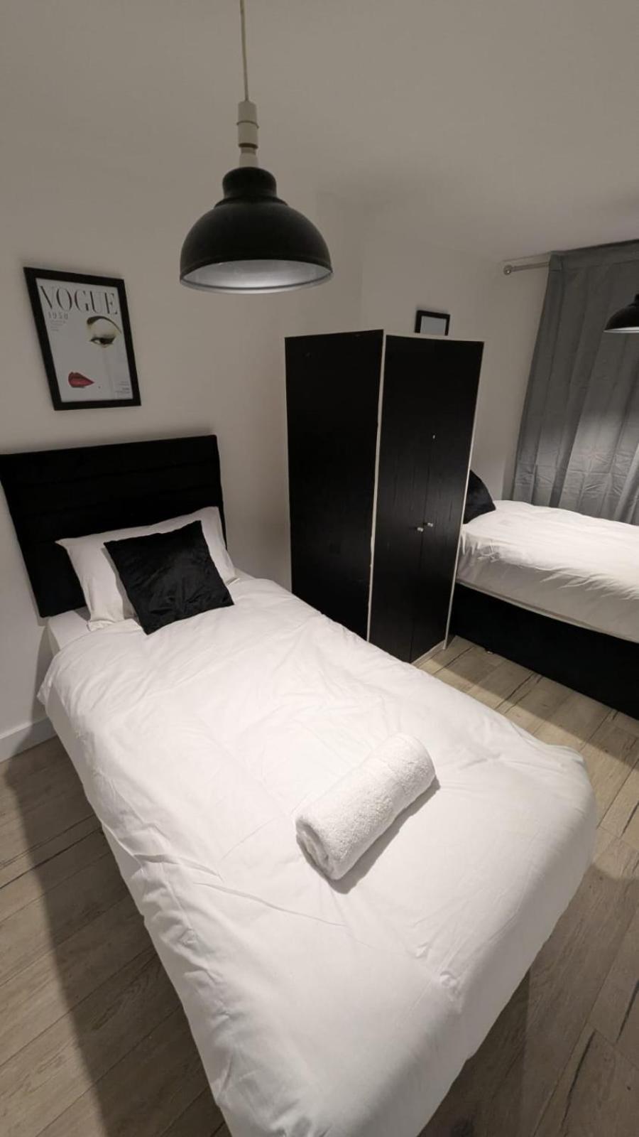 Delightful 2 Bed Ground Floor East By Rebby Sleeps 4 Near Canning Town Station Londra