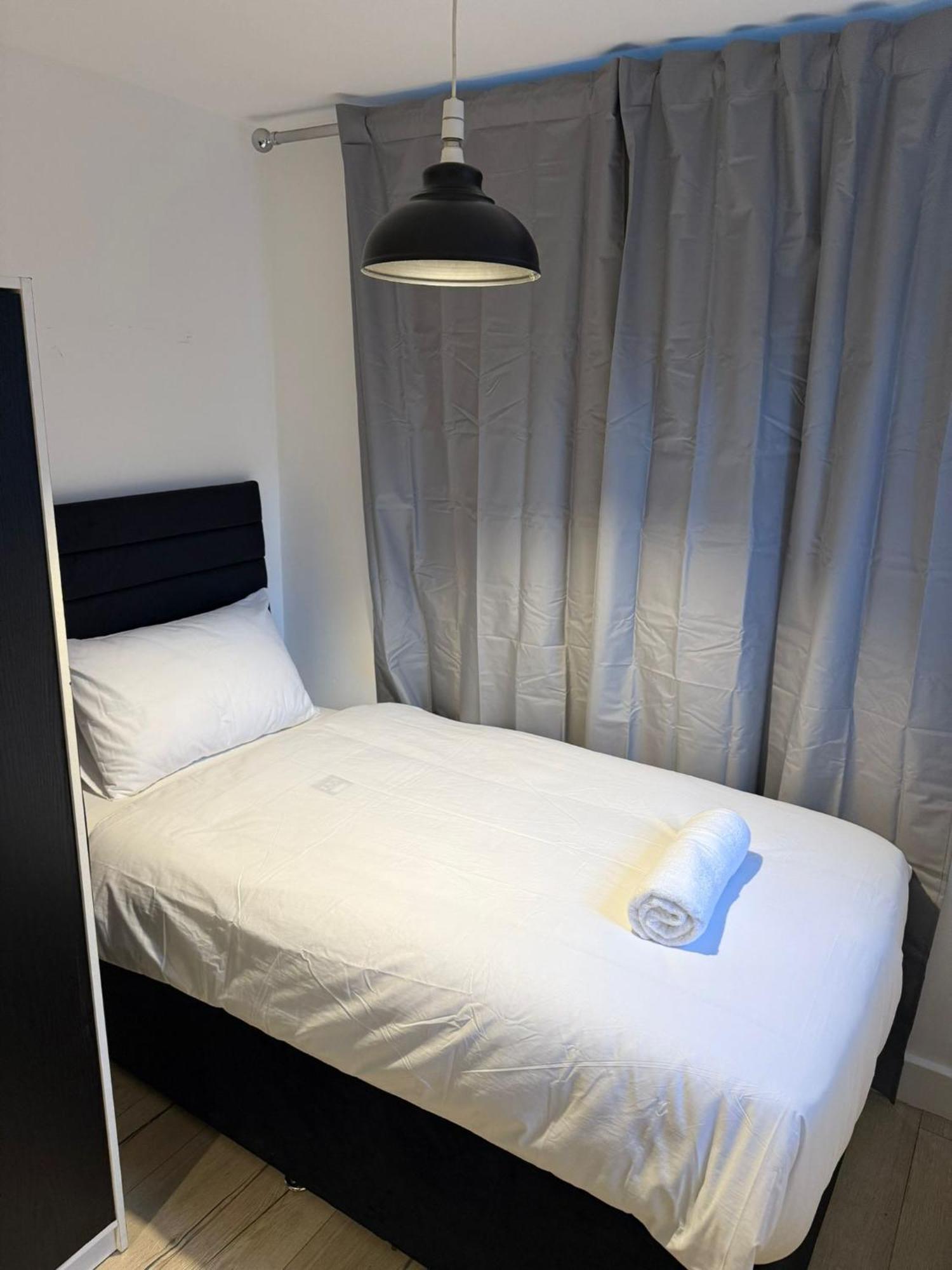 Delightful 2 Bed Ground Floor East By Rebby Sleeps 4 Near Canning Town Station *