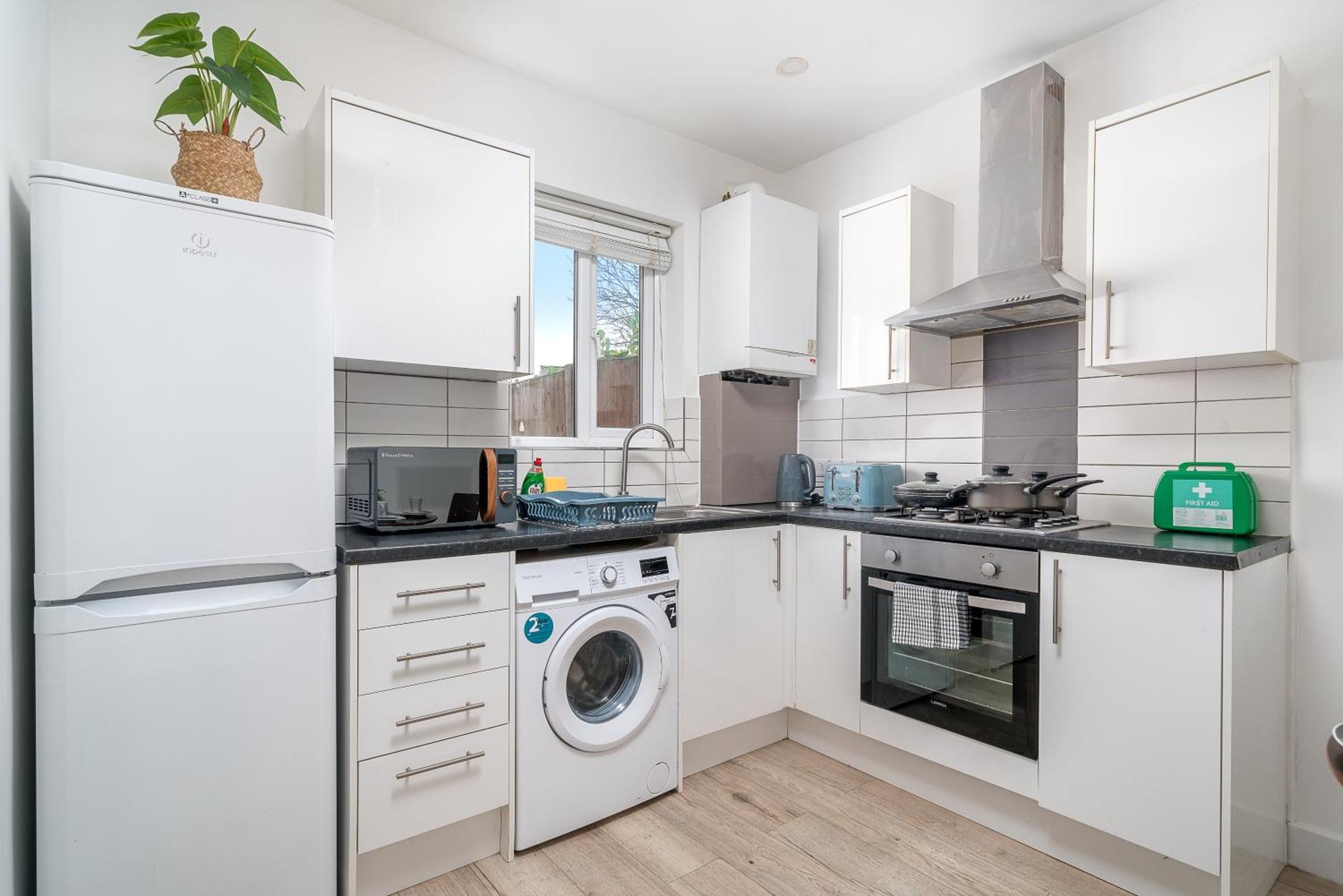 Delightful 2 Bed Ground Floor East By Rebby Sleeps 4 Near Canning Town Station *